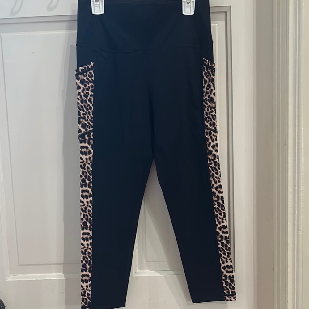 ZYIA Leopard Pocket Brilliant Hi-Rise Capri 20”